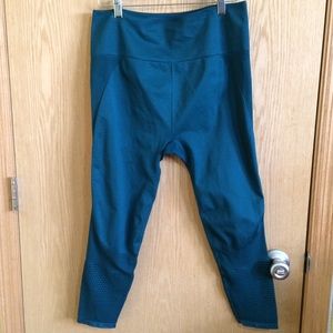 Fabletics High Waisted Seamless Mesh 7/8 Leggings